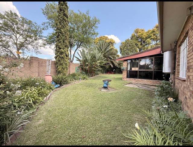 3 BEDROOM TOWNHOUSE FOR SALE IN AVIARY HILL